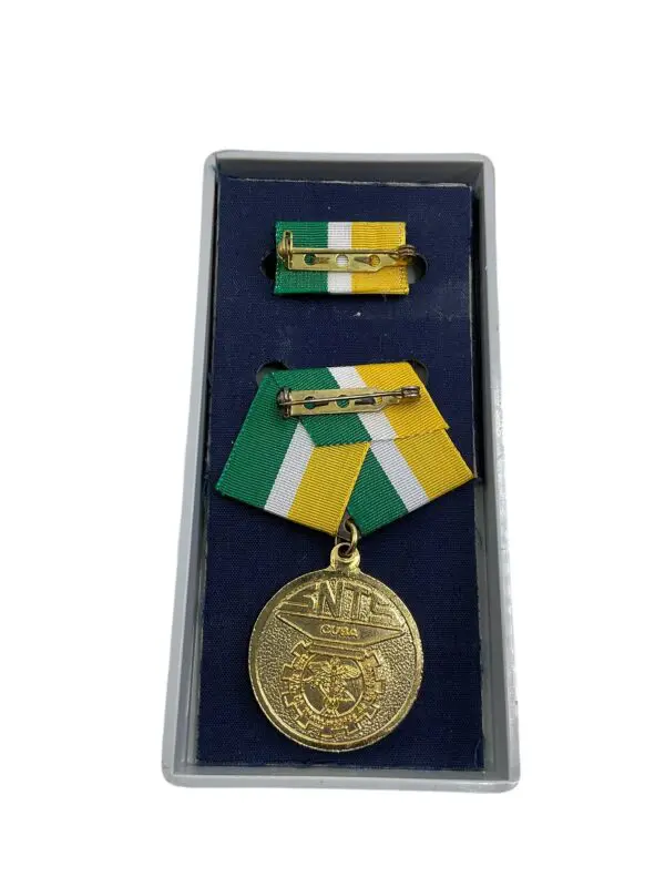 Cuba Cuban Manual Fajardo Medal of National Union of Health Workers