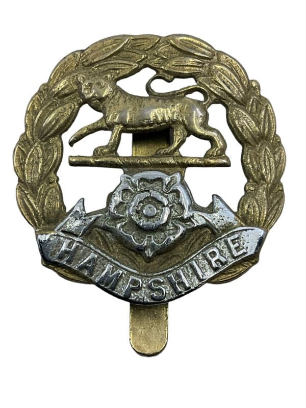 WW2 British Hampshire Regiment Cap Badge