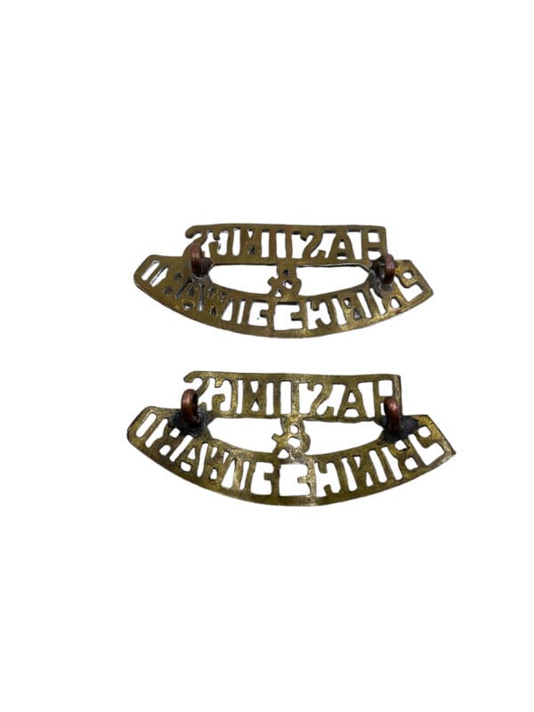 WW2 Canadian Hastings and Prince Edward Regiment Brass Shoulder Titles Insignia Pair