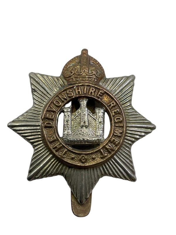 WW2 British Devonshire Regiment Cap Badge