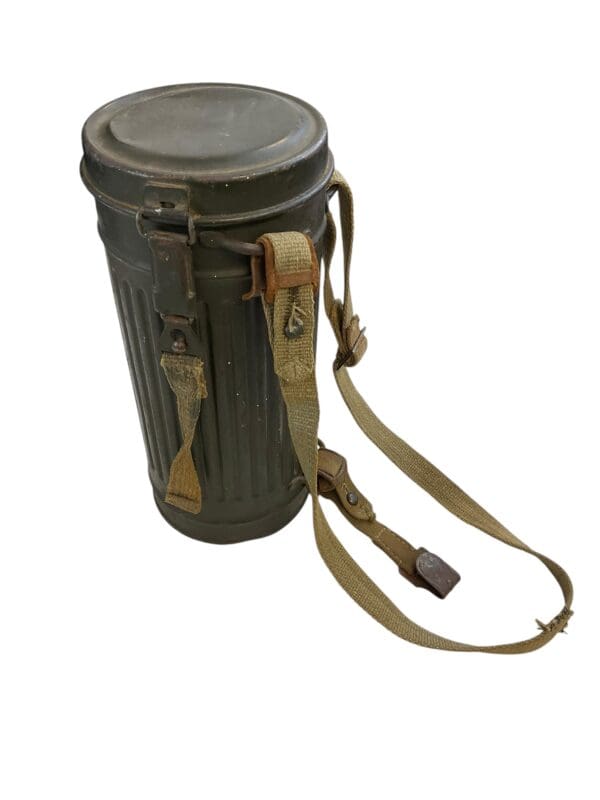 WW2 German Army M38 Respirator Complete with Spare Lenses Canister and Straps - Image 17