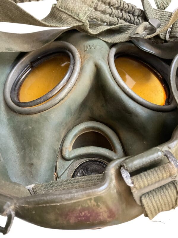 WW2 German Army M38 Respirator Complete with Spare Lenses Canister and Straps - Image 9