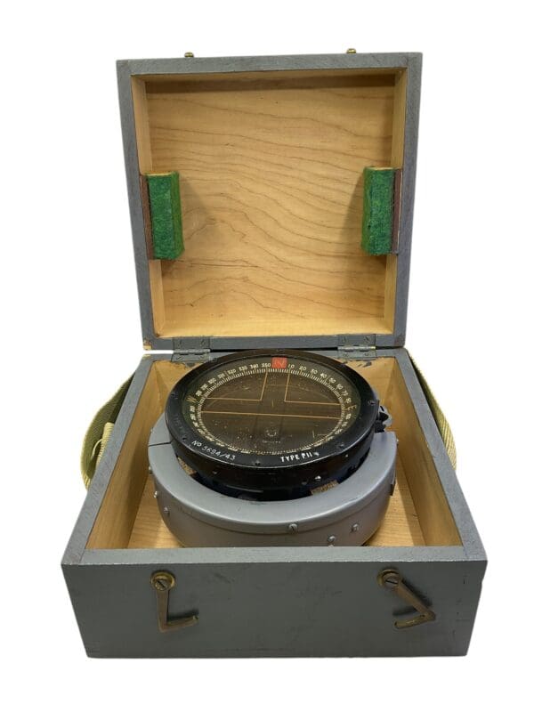 WW2 Canadian RCAF P11 Aircraft Compass in Transit Case