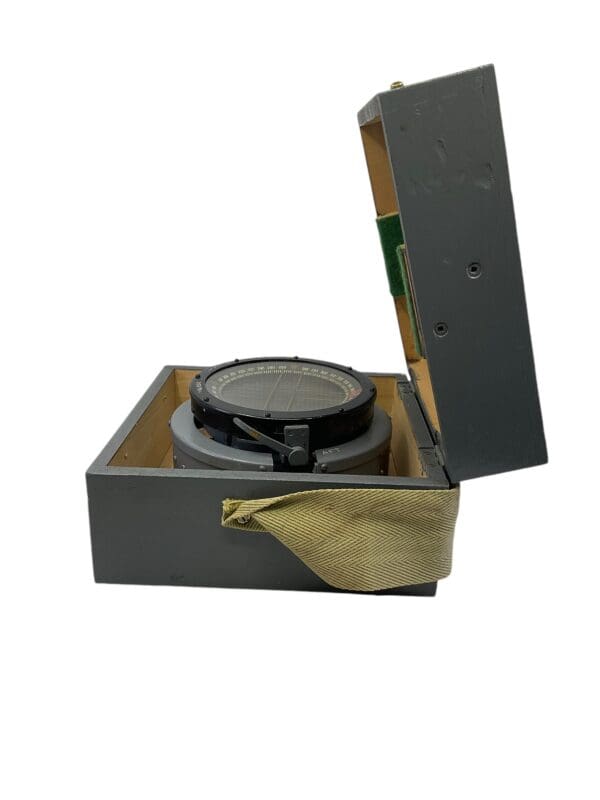 WW2 Canadian RCAF P11 Aircraft Compass in Transit Case - Image 3