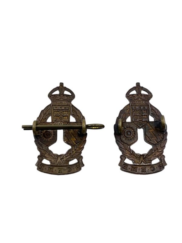 WW2 Canadian RCEME Electrical Mechanical Engineers Collars Insignia Pair - Image 2