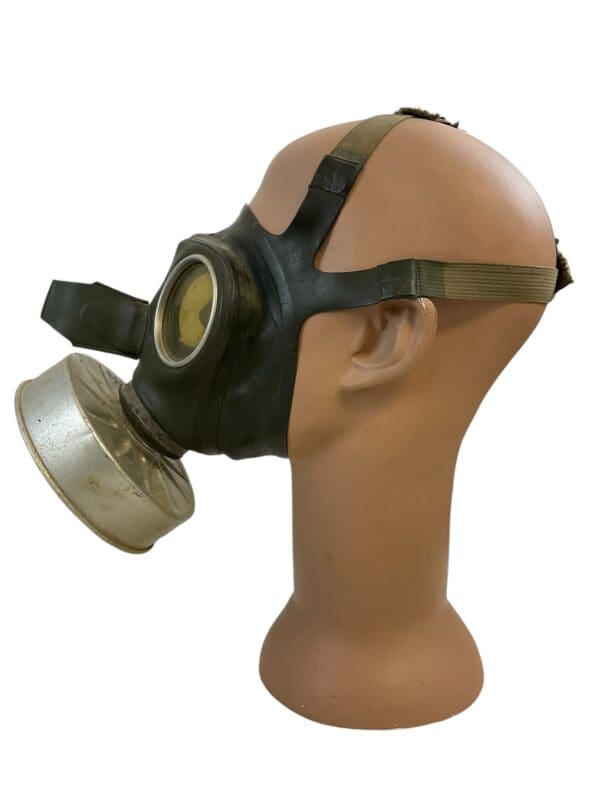 WW2 German Civilian Gas Mask - Dated 1938 - Image 3