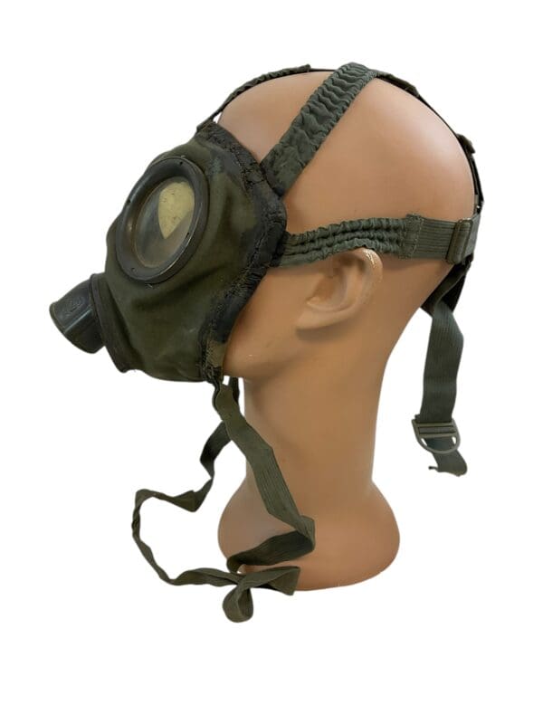 WW2 German GM30 Gas Mask – No Filter - Image 2