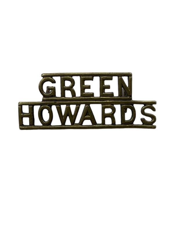 WW1 British BEF Green Howards Brass Shoulder Title Insignia Single