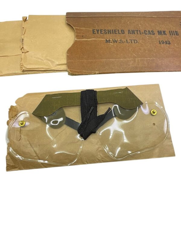 WW2 Canadian Army Eyeshield Anti-Gas Dated 1943 - Image 2