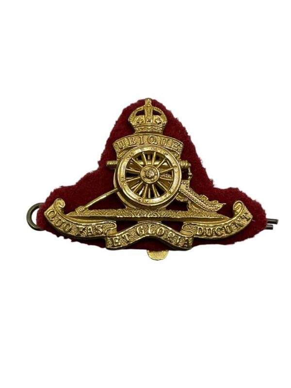 WW2 Canadian Artillery RCA Officers Gilt Beret Badge with Red Backing