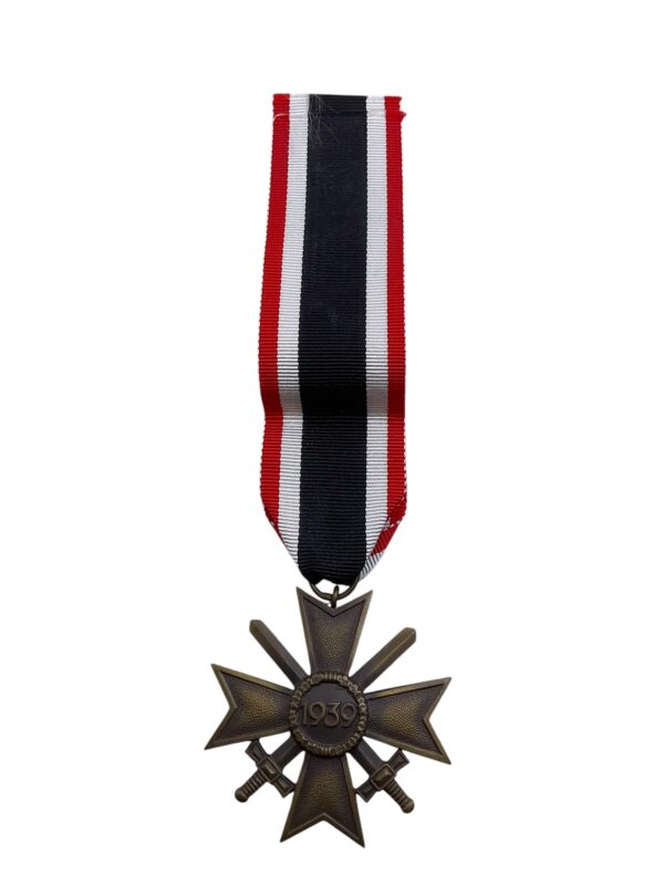 WW2 German War Merit Cross with Swords 2nd Class Maker 14 L.Christian Lauer Nuremberg - Image 2