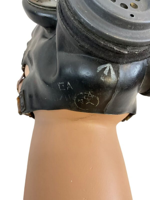 WW2 British Army Light Respirator Dated 1944 - Image 9