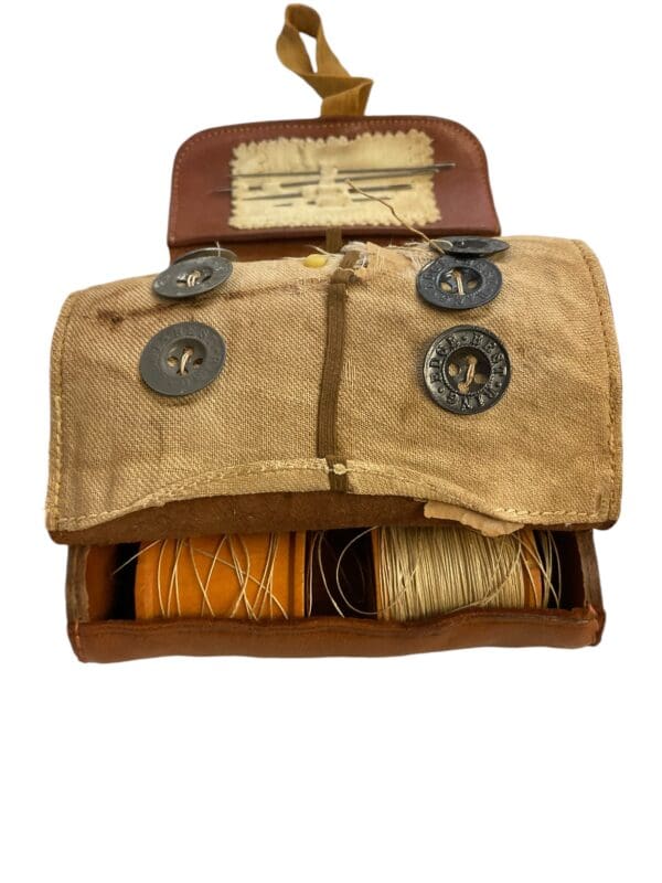 WW2 Canadian Army Private Purchase Officers Housewife Sewing Kit with Contents - Image 4