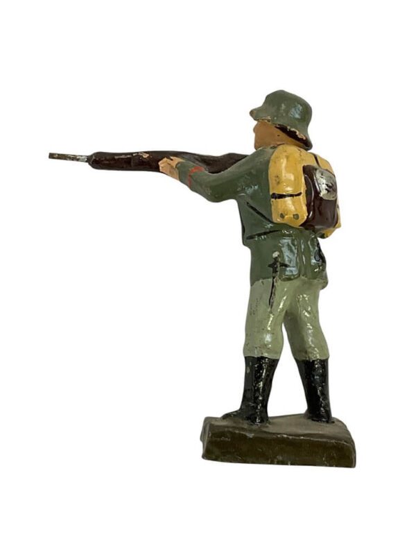 WW2 German Army Heer Rifleman Shooting Schusso Toy Soldier - Image 2