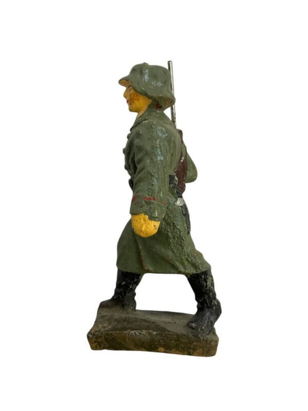 WW2 German Army Heer Rifleman With Greatcoat Marching Lineol Toy Soldier