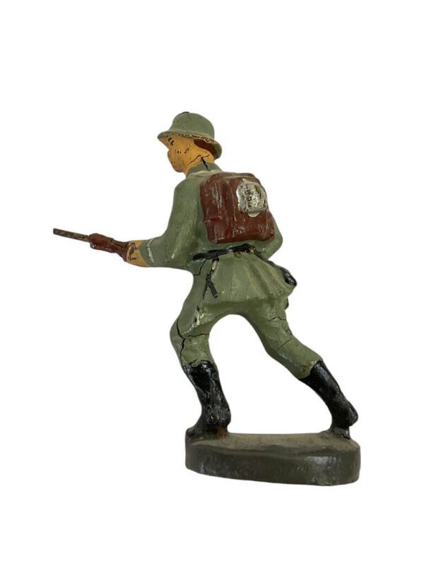 WW2 German Army Heer Rifleman In Bayonet Charge Duro Toy Soldier