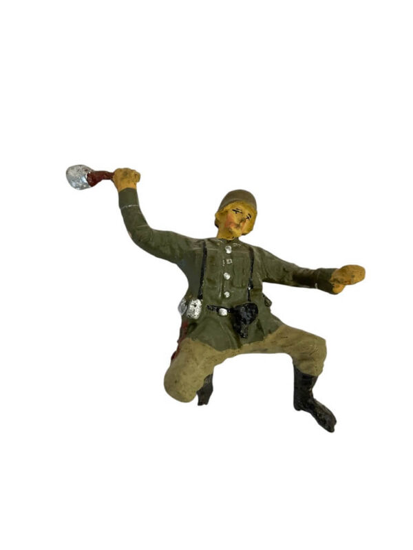 WW2 German Army Heer Infantryman Throwing Grenade Lineol Toy Soldier