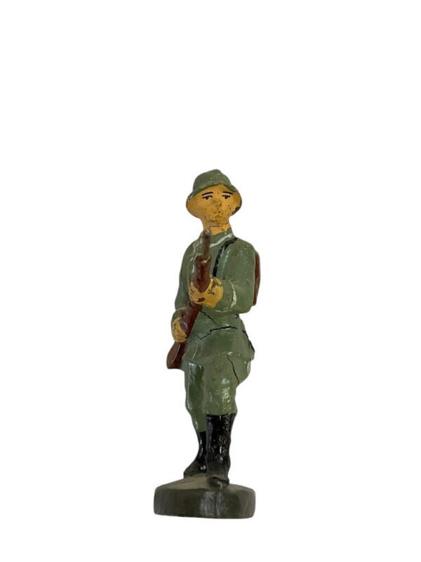 WW2 German Army Heer Rifleman In Bayonet Charge Duro Toy Soldier