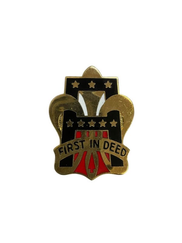 US Army DUI Distinctive Uniform Insignia 1st Army Division Badge Pin