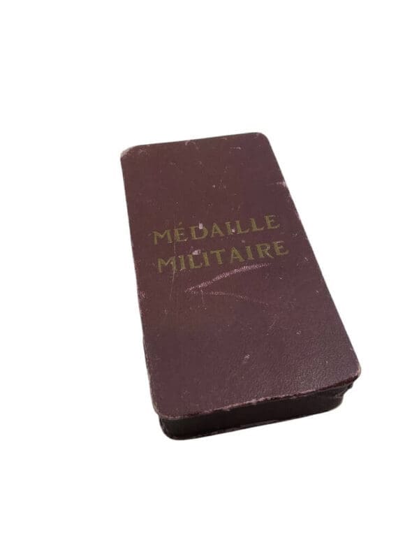 WW2 French Medaille Militaire Full Size Medal In Box (2)