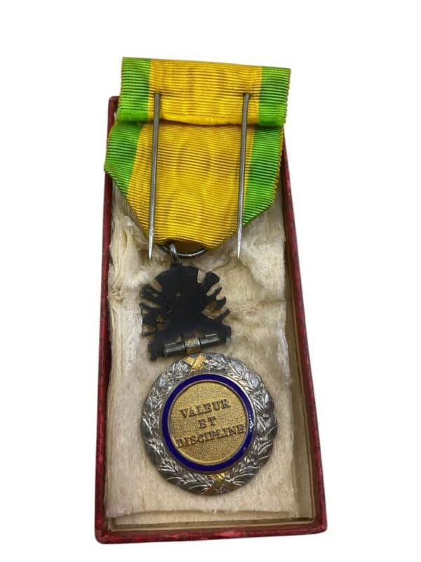 WW2 French Medaille Militaire Full Size Medal In Box (1)