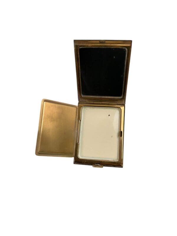 WW2 Canadian RCCS Signals Women's Compact