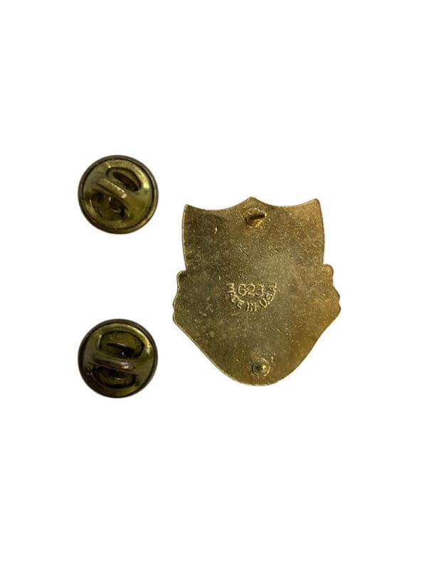 US Army DUI Distinctive Uniform Insignia 321st Field Artillery Regiment Badge Pin