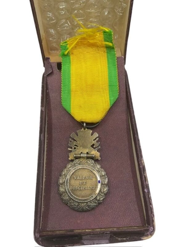 WW2 French Medaille Militaire Full Size Medal In Box (2)