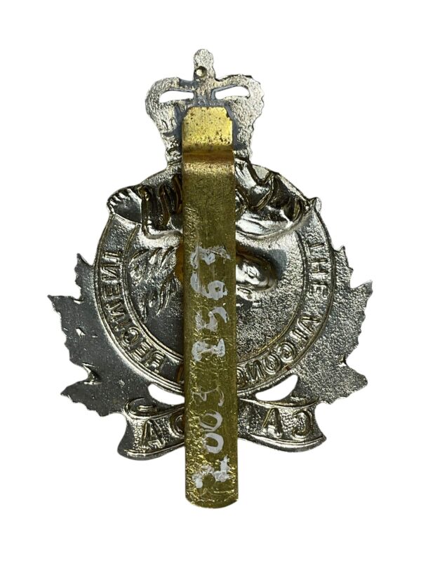 Canadian The Algonquin Regiment Cap Badge