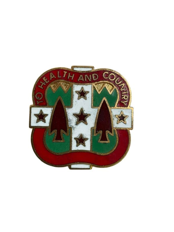 US Army DUI Distinctive Uniform Insignia 33rd Field Hospital Badge Pin